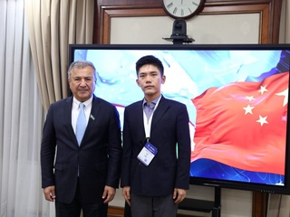 Хитойлик халқаро кузатувчининг Сенатга ташрифи доирасида долзарб масалалар муҳокама этилди