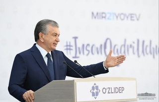 Шавкат Мирзиёев бо интихобкунандагони намангонӣ мулоқот анҷом дод