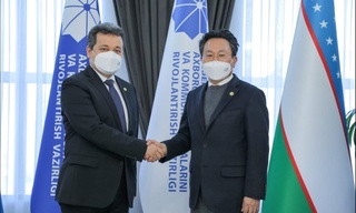 АКТ вазири Корея Республикаси Ички ишлар ва хавфсизлик вазирлиги делегацияси билан учрашди