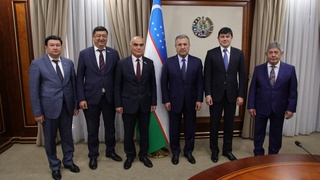 Сенат Раисининг биринчи ўринбосари Озарбайжон диаспораси билан ишлаш давлат қўмитаси раиси билан учрашди