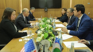 Вазири таҳсилоти олӣ, илм ва инноватсия бо сафири ИМА мулоқот кард