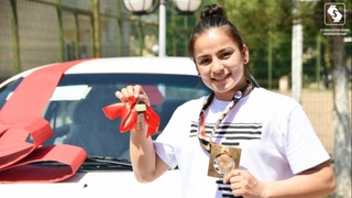 Чемпионке мира Нигине Уктамовой из Иштыхана подарили автомобиль