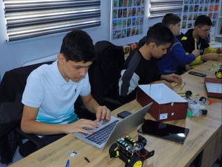 Проведен Навоийский областной этап олимпиады по робо-кодированию