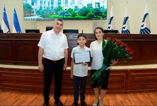 Председатель ГНК встретился с мальчиком, которого ударил продавец за чек с QR-кодом