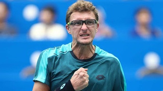 Денис Истомин не прошел Роджера Федерера на Roland Garros