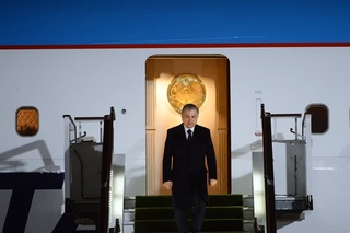 Президент Шавкат Мирзиёев Хоразм вилоятига икки кунлик сафарини якунлаб, Тошкентга қайтиб келди