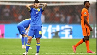 Голландия дожала Украину в триллере в Амстердаме