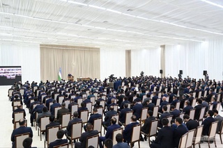 Йиғилишда вилоятда ечимини кутаётган бир қатор ижтимоий муаммолар айтиб ўтилди