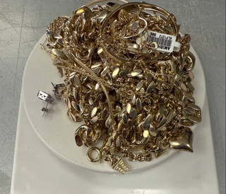 Noqonuniy tarzda zargarlik buyumlarini olib kirmoqchi boʻlgan fuqaro ushlandi