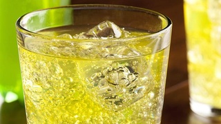 Gazlangan ichimliklar sogʻliqqa qanchalik zarar yetkazadi? — diyetolog javob berdi