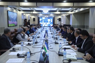 В городе Навои обсуждены вопросы повышения роли местных представительных органов власти в поддержке развития внешнеэкономической деятельности регионов