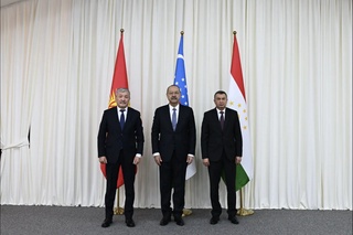 Ферғанада Өзбекстан - Қырғызстан - Тәжикстан Бас министрлери ушырасты