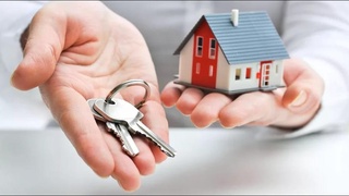 Қаршида уй қуриш билан шуғулланувчи фирма раҳбари фирибгарликда айбланмоқда