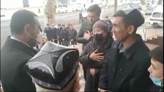 Фарғона ҳокими Президент билан кўришган онахоннинг тўйида меҳмон бўлди