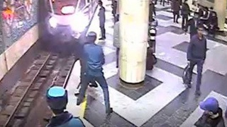 "Пахтакор" метро бекатида 26 ёшли шахс ўзини поезд остида ташлашга уринди