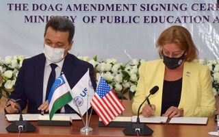 USAID приобрело для школ Узбекистана учебники по информатике и английскому языку стоимостью 10 млн долл. США