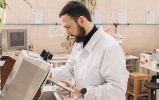 Студент из Узбекистана разработал технологию производства бумаги из хлопка