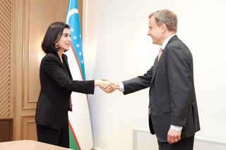 Саида Мирзиёева АҚШ Давлат департаментининг Жанубий ва Марказий Осиё бўйича бюроси раҳбари в.б. Эрик Меер билан учрашди
