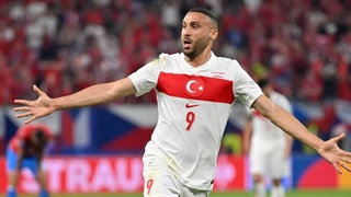 Турция вырвала победу над Чехией, играя в большинстве