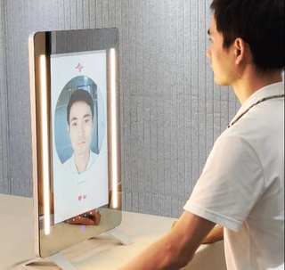 Kasalliklarni aniqlash uchun sunʼiy intellektga ega aqlli koʻzgu taqdim etildi