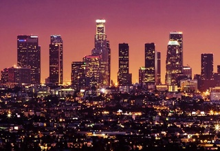 ОАВ: Лос-Анжелесда йиллик даромади 84 500 доллардан паст бўлган одамлар кам таъминланган деб тан олинди