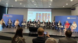 Делегация из Узбекистана принимает участие во Всемирной конференции по высшему образованию