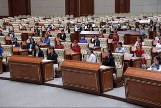 Участницы Республиканского форума «Твоя инициатива - для твоего будущего!» встретились с сенаторами