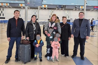 Olmaota shahrida ota-ona qaramogʻisiz qolgan besh nafar bola Oʻzbekistonga olib kelindi