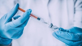 Специалист рассказал, можно ли начать вакцинацию одной вакциной, а завершить - другой