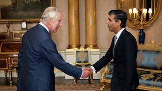 Buyuk Britaniya qiroli Rishi Sunakni bosh vazir etib tayinladi