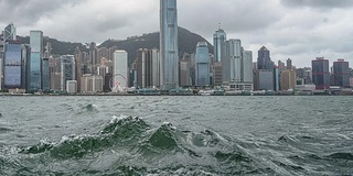 Хитойда “Талим” тўфони: юзлаб рейслар бекор қилинди, поездлар ҳаракати тўхтатилди