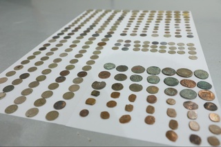 263 дона қадимий тангани олиб чиқиб кетаётган шахс ушланди