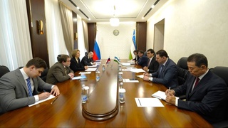 Роспотребнадзор передал Узбекистану современную мобильную лабораторию индикации и мониторинга