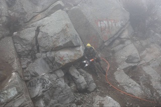 На перевале «Тахтакарача» раздробили и убрали с дороги с десяток огромных валунов