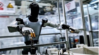 Хитойда электромобилларни йиғишда гуманоид роботлардан фойдаланилмоқда