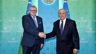 Ташқи ишлар вазири Исландиянинг Фавқулодда ва Мухтор Элчиси Аурни Тор Сигурдссонни қабул қилди