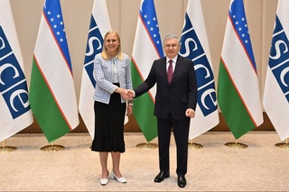 Президенти Ӯзбекистон раиси амалкунандаи САҲА-ро ба ҳузур пазируфт