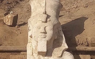 Misrda fir'avn Ramzes II haykalining bir qismi topildi