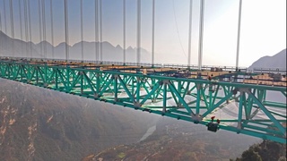 Дар Чин сохтмони баландтарин пули автомобилӣ дар ҷаҳон анҷом ёфт