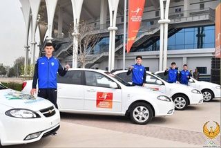 Тӯҳфаҳои Президент: футболбозони мунтахаби Ӯзбекистон мошини сабукрави «Chevrolet Lacetti Gentra» гирифтанд