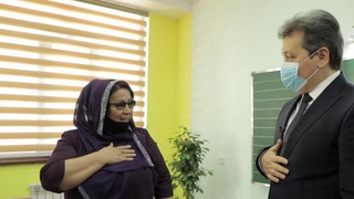 1 октябрь «Ўқитувчи ва мураббийлар куни» арафасида Халқ таълими вазири Шерзод Шерматов биринчи устозини йўқлаб борди