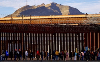 Олти ой ичида АҚШ-Мексика чегарасида қарийб 1 миллион мигрант қўлга олинган