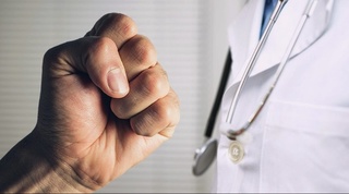 Tibbiyot xodimi faoliyatiga toʻsqinlik qilganlik uchun javobgarlik belgilanmoqda