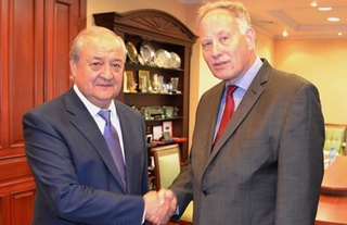 Tashqi ishlar vaziri GFRning Favqulodda va Muxtor Elchisi Gyunter Overfeldni qabul qildi