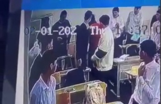 Navoiyda oʻqituvchi 2 nafar oʻquvchini kaltakladi