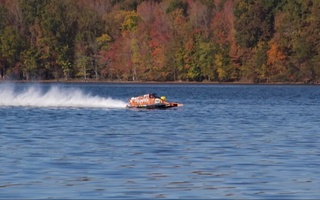 Электр қайиқда тезлик бўйича жаҳон рекорди ўрнатилди