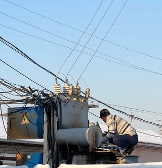 Ҳудудларда электр тармоқлари ва трансформатор пунктларида юзага келган носозликлар бартараф этиб борилмоқда