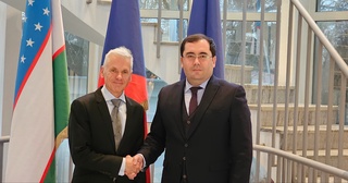 “Тараққиёт стратегияси” маркази ижрочи директори Элдор Туляков ва Чехия Республикасининг Ўзбекистондаги элчиси Любомир Фреборт иштирокида учрашув бўлди