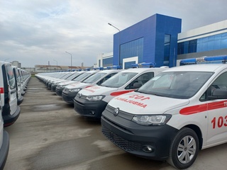 “Jizzax auto” Соғлиқни сақлаш вазирлигига 100 дан зиёд  Volkswagen Caddy тез тиббий ёрдам автомобилларининг навбатдаги партиясини топширди