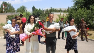 Ҳарбий хизматчи оиласида уч эгизак дунёга келди